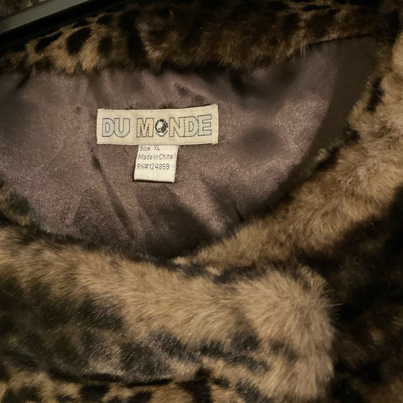 It’s adorable! Vintage style short jacket. Faux fur, size XL, buttons. - Picture 3 of 7